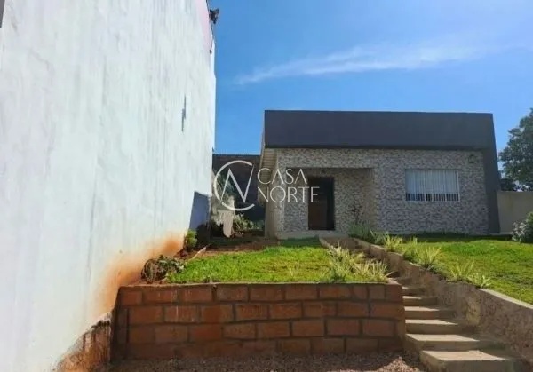 Casa à venda com 2 quartos, 85m², 2 vagas, Rua Hugo Nelson Magalhães no bairro Parque Santa Fé em Porto Alegre