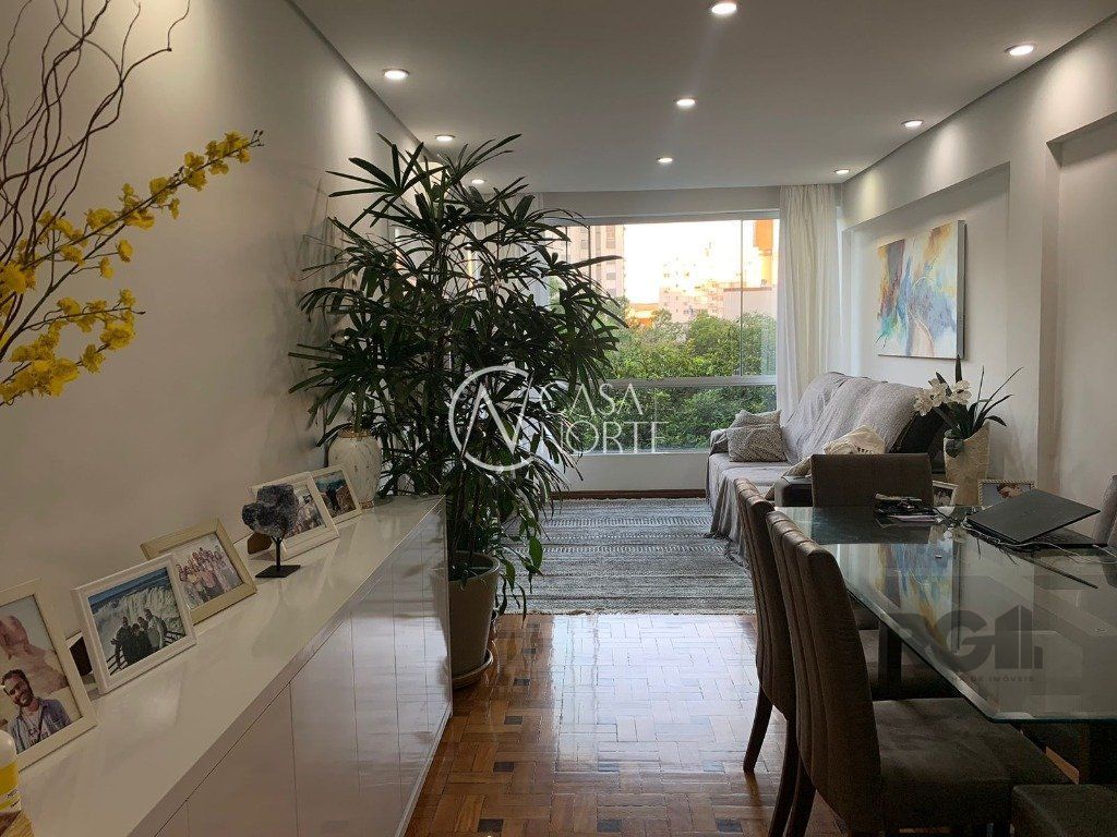 Apartamento à venda com 3 quartos, 107m², 2 suítes, 1 vaga, Rua Faria Santos no bairro Petrópolis em Porto Alegre