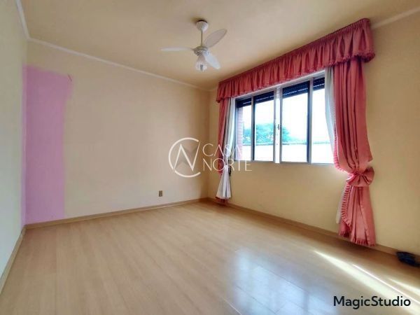 Casa à venda com 3 quartos, 285m², 2 vagas, Rua Ângelo Barcelos no bairro Vila João Pessoa em Porto Alegre
