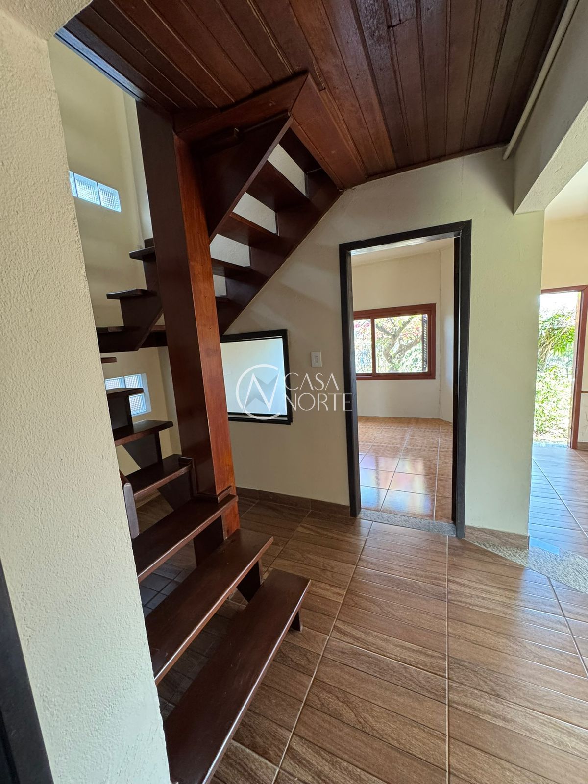 Casa à venda com 4 quartos, 182m², 3 vagas, Avenida Manoel Elias no bairro Jardim Leopoldina em Porto Alegre