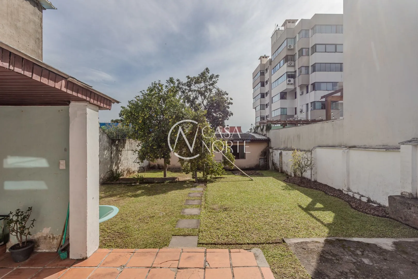 Casa à venda com 3 quartos, 174m², 1 vaga, Travessa Vileta no bairro Jardim Botânico em Porto Alegre