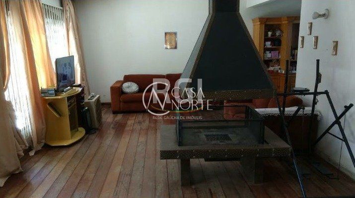 Casa à venda com 4 quartos, 300m², 4 vagas, Rua Mathilde Zatar no bairro Nonoai em Porto Alegre