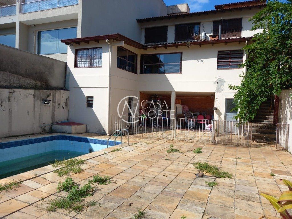 Casa à venda com 4 quartos, 300m², 2 suítes, 4 vagas, Rua Professor Ulisses Cabral no bairro Chácara das Pedras em Porto Alegre