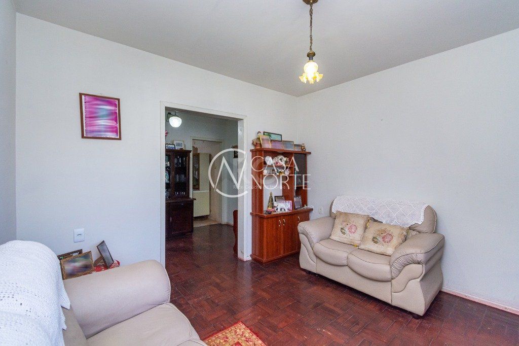 Casa à venda com 3 quartos, 103m², 3 vagas, Avenida Circular no bairro Vila Jardim em Porto Alegre