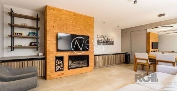 Casa de Condomínio à venda com 3 quartos, 143m², 1 suíte, 2 vagas, Avenida José Gertum no bairro Chácara das Pedras em Porto Alegre