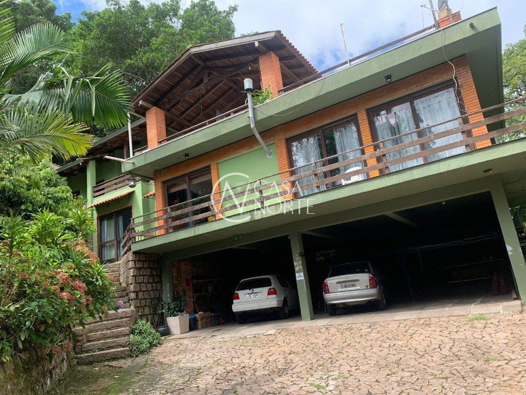 Casa à venda com 3 quartos, 200m², 1 suíte, 4 vagas, Rua Hygino Russi Lima no bairro Ponta Grossa em Porto Alegre