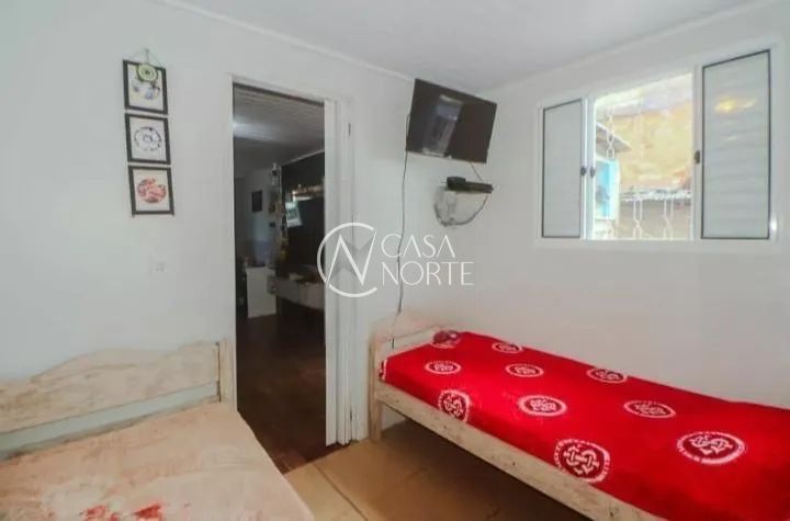 Casa à venda com 2 quartos, 55m², 1 vaga, Rua Carumbé no bairro Bom Jesus em Porto Alegre