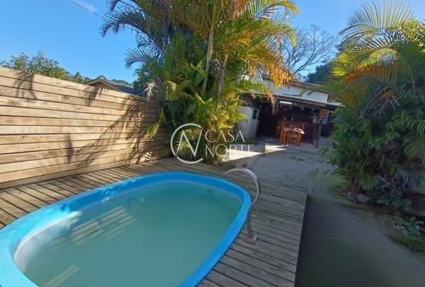 Casa à venda com 2 quartos, 100m², 4 vagas, Rua São Benedito no bairro Jardim do Salso em Porto Alegre