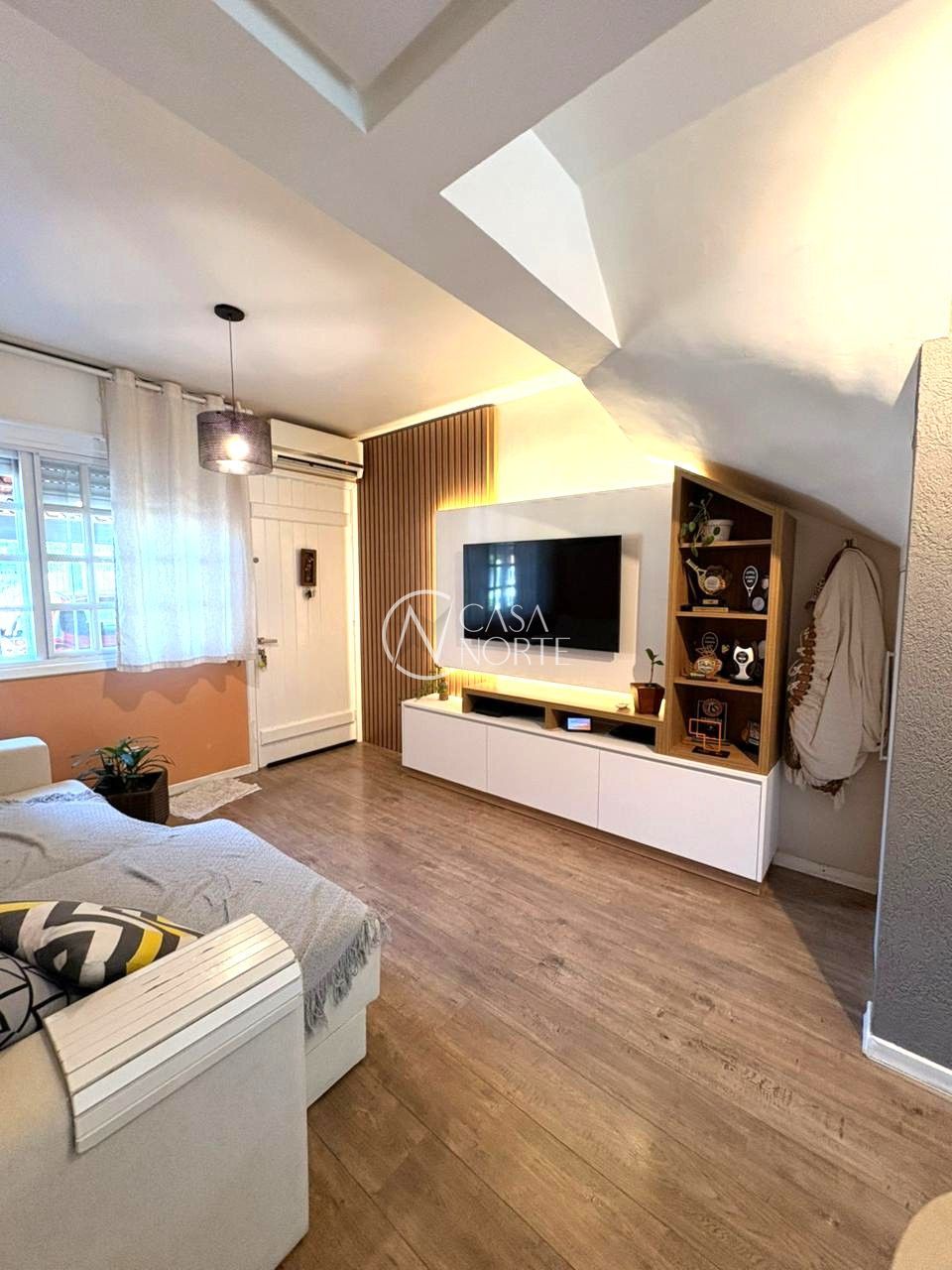 Casa à venda com 3 quartos, 110m², 1 suíte, 2 vagas, Rua Doutor Galdino Nunes Vieira no bairro Jardim Itu em Porto Alegre