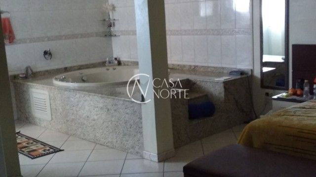 Casa à venda com 3 quartos, 372m², 1 suíte, 5 vagas, Avenida Martins Bastos no bairro Sarandi em Porto Alegre