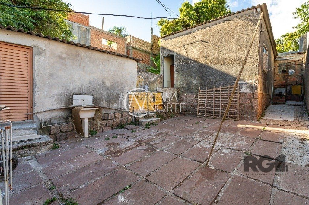 Terreno à venda  com 435m², Rua Caieira no bairro Medianeira em Porto Alegre