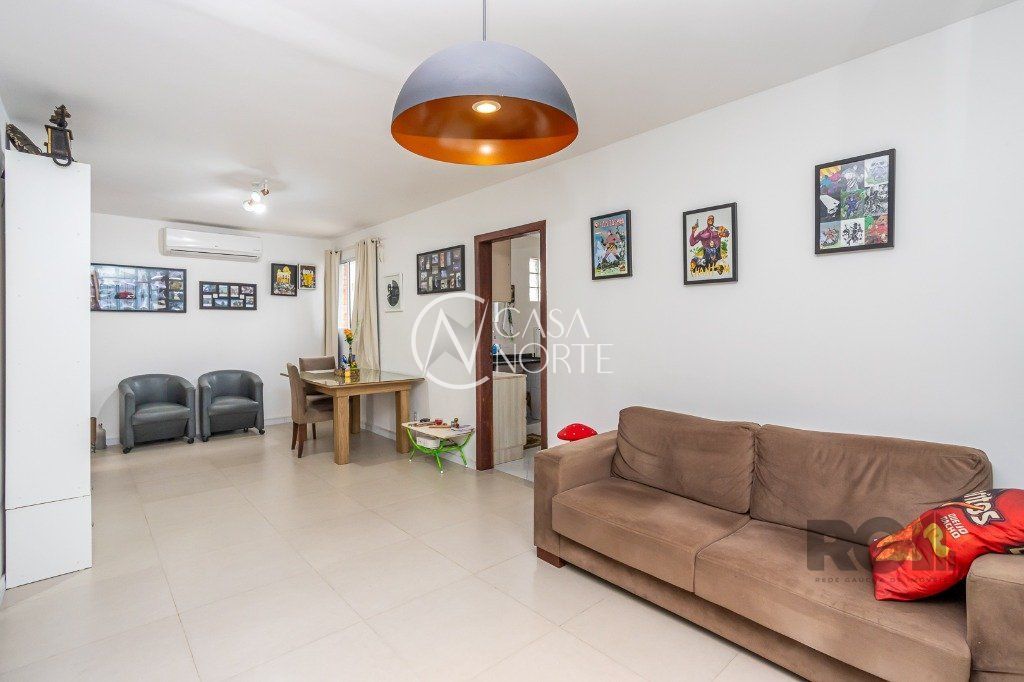 Casa à venda com 3 quartos, 167m², 3 vagas, Rua João Alfredo Mello no bairro Jardim Sabará em Porto Alegre