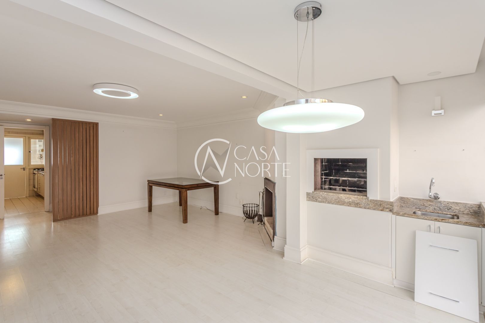 Apartamento à venda com 3 quartos, 125m², 1 suíte, 1 vaga, Praça Doutor Maurício Cardoso no bairro Moinhos de Vento em Porto Alegre