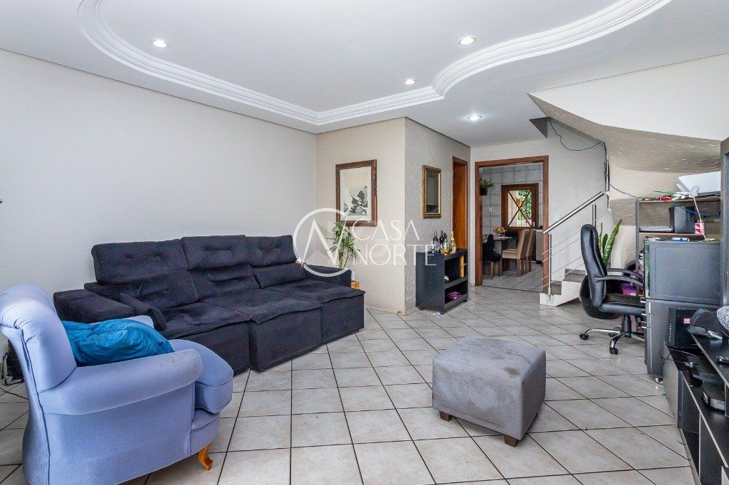 Sobrado à venda com 3 quartos, 171m², 1 suíte, 2 vagas, Rua Paul Harris no bairro Jardim Itu em Porto Alegre