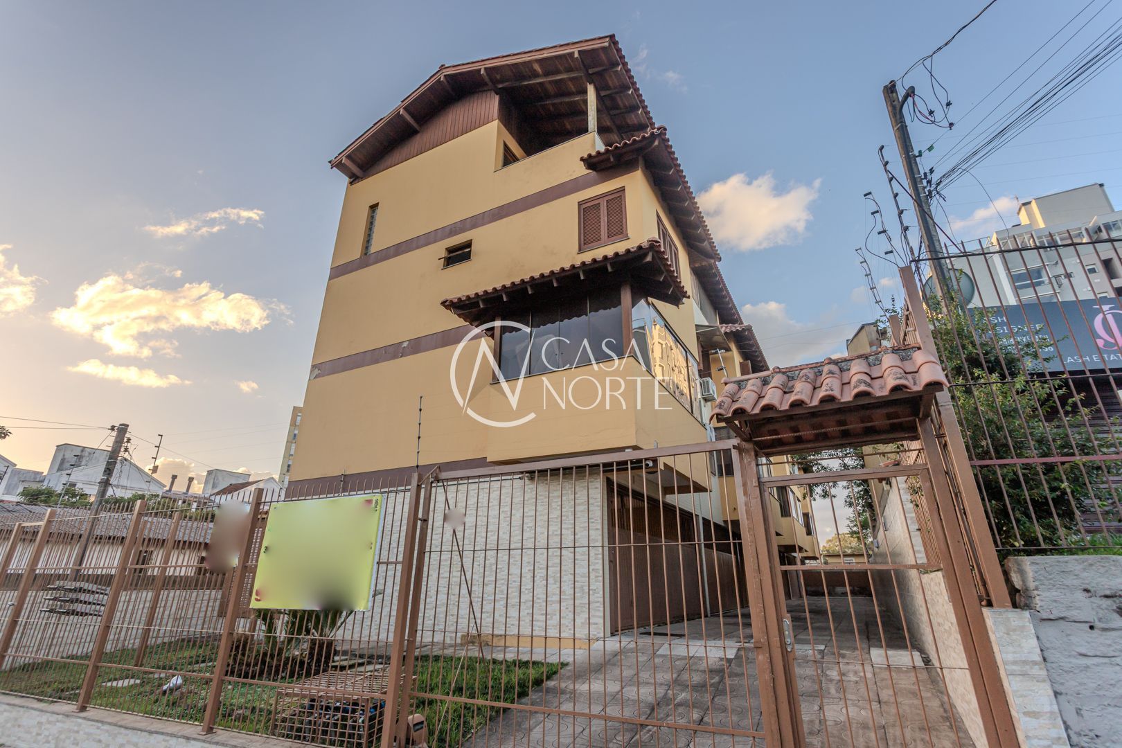Casa de Condomínio à venda com 3 quartos, 196m², 1 suíte, 3 vagas, Rua Coronel Massot no bairro Tristeza em Porto Alegre