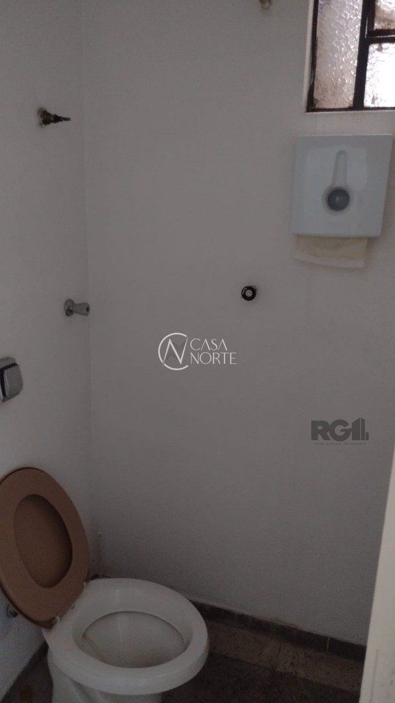 Sala Comercial à venda , 24m², Avenida Assis Brasil no bairro Passo da Areia em Porto Alegre