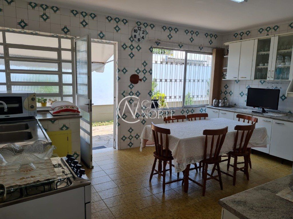 Casa à venda com 3 quartos, 188m², 1 suíte, 3 vagas, Rua Leite de Castro no bairro Jardim Itu em Porto Alegre