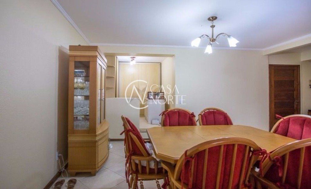 Casa à venda com 3 quartos, 309m², 1 suíte, 3 vagas, Rua Eurico Lara no bairro Medianeira em Porto Alegre