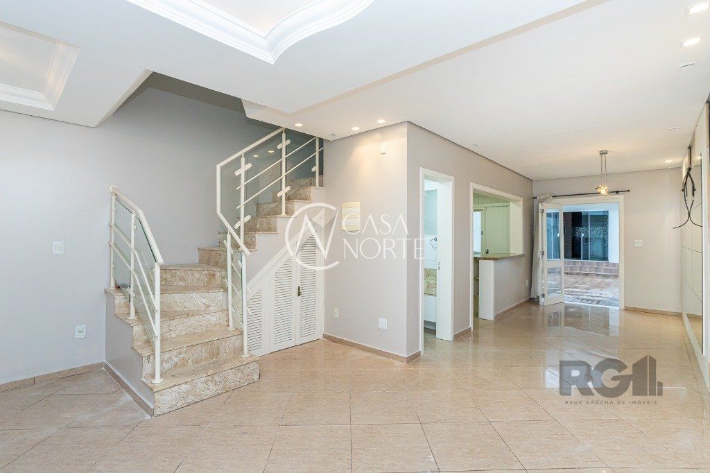 Casa à venda com 3 quartos, 174m², 1 suíte, 3 vagas, Rua Serra da Capivara no bairro Sarandi em Porto Alegre