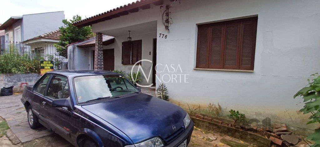 Casa à venda com 3 quartos, 180m², 1 suíte, 2 vagas, Rua Veríssimo Rosa no bairro Jardim Botânico em Porto Alegre