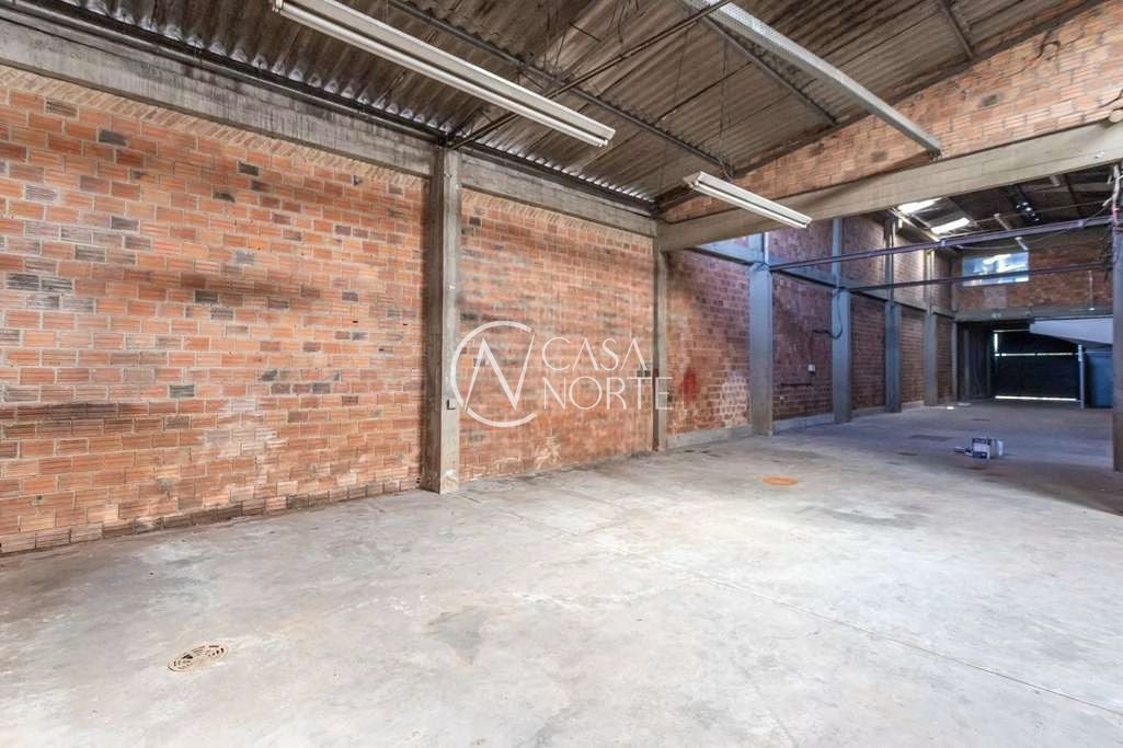 Galpão à venda , 461m², 2 vagas, Avenida Sertório no bairro Navegantes em Porto Alegre
