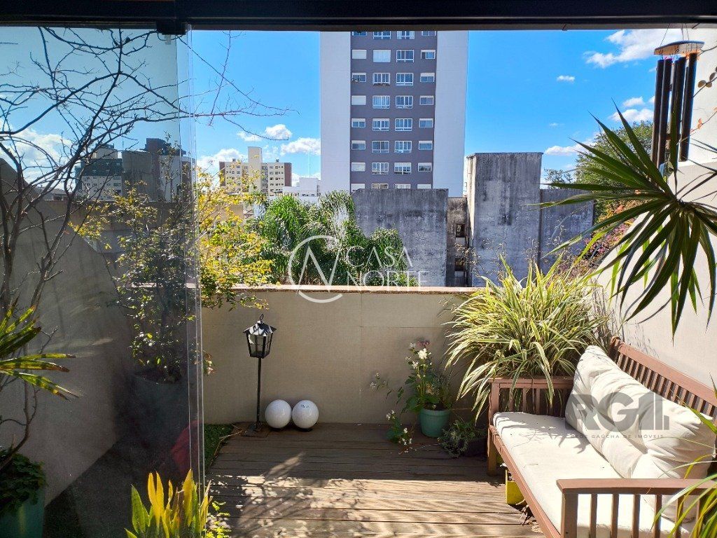 Cobertura à venda com 1 quarto, 83m², Rua General Couto de Magalhães no bairro São João em Porto Alegre