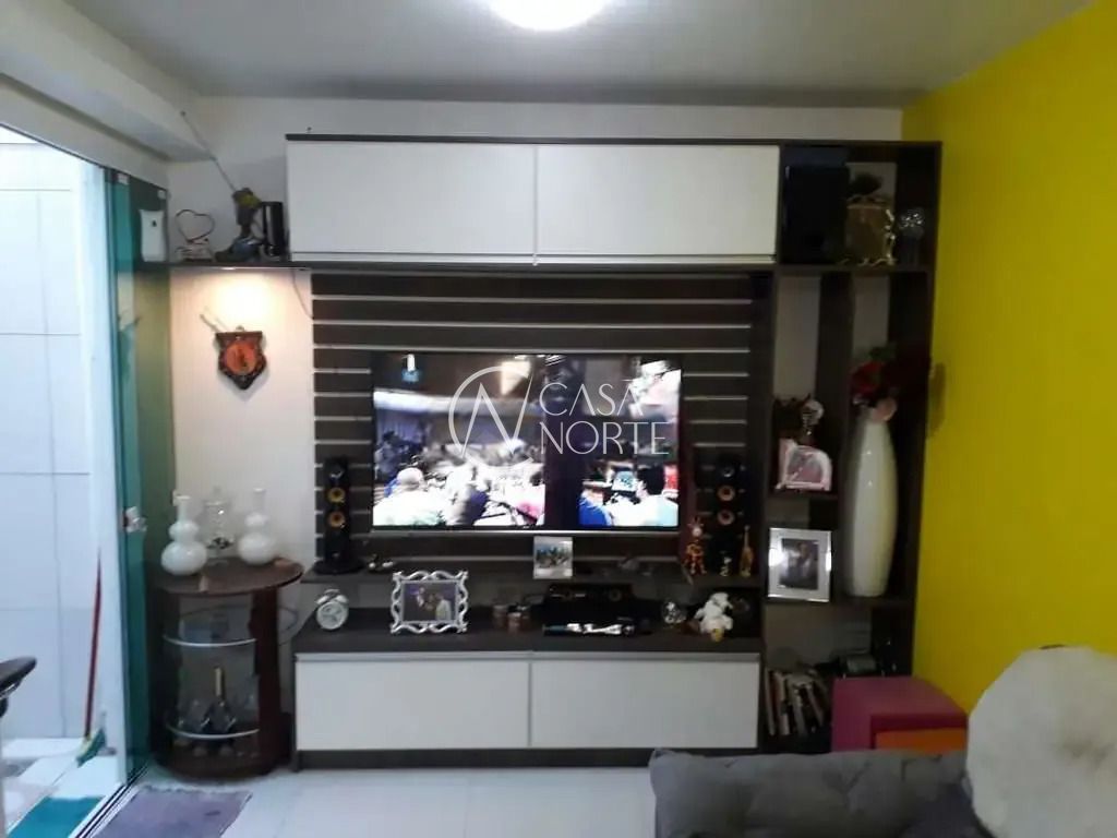Sobrado à venda com 3 quartos, 120m², 1 suíte, 3 vagas, Rua Oswaldo Petersen Paiva no bairro Jardim Leopoldina em Porto Alegre