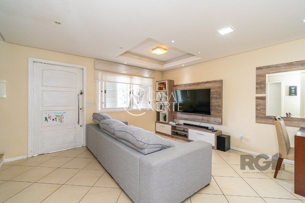 Casa à venda com 3 quartos, 91m², 1 suíte, 1 vaga, Rua Doutor João Cesar Krieger no bairro Sarandi em Porto Alegre