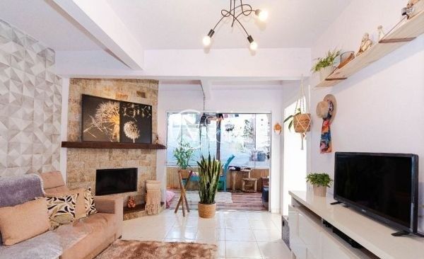 Casa à venda com 4 quartos, 185m², 1 suíte, 4 vagas, Rua Landel de Moura no bairro Tristeza em Porto Alegre