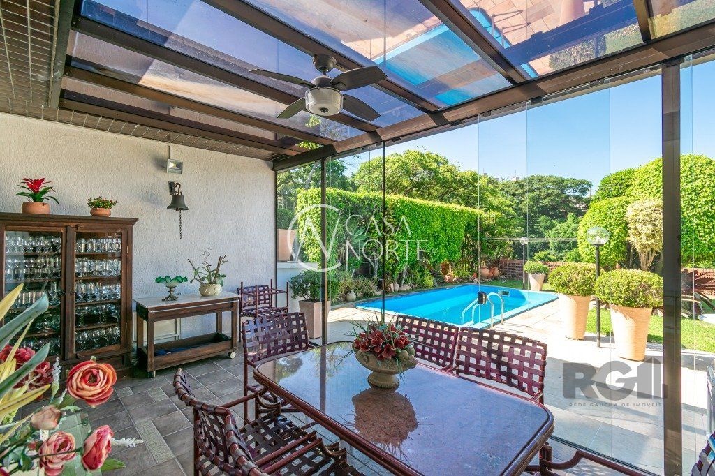 Casa de Condomínio à venda com 3 quartos, 230m², 1 suíte, 2 vagas, Rua Sinke no bairro Santa Tereza em Porto Alegre