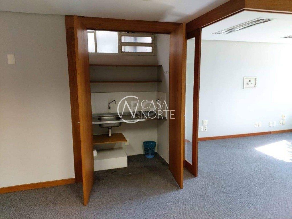 Sala Comercial à venda com 1 quarto, 59m², 1 vaga, Rua Professor Ivo Corseuil no bairro Petrópolis em Porto Alegre