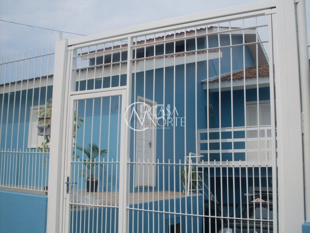 Casa à venda com 4 quartos, 184m², 1 suíte, 3 vagas, Rua Ernesto Dornelles no bairro Jardim Carvalho em Porto Alegre