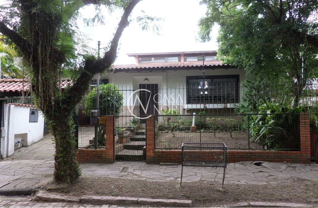 Casa à venda com 4 quartos, 200m², 1 suíte, 2 vagas, Rua Doutor Carlos Geyer no bairro Ipanema em Porto Alegre