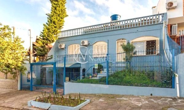Casa à venda com 4 quartos, 206m², 1 suíte, 2 vagas, Travessa Marrocos no bairro Vila Ipiranga em Porto Alegre