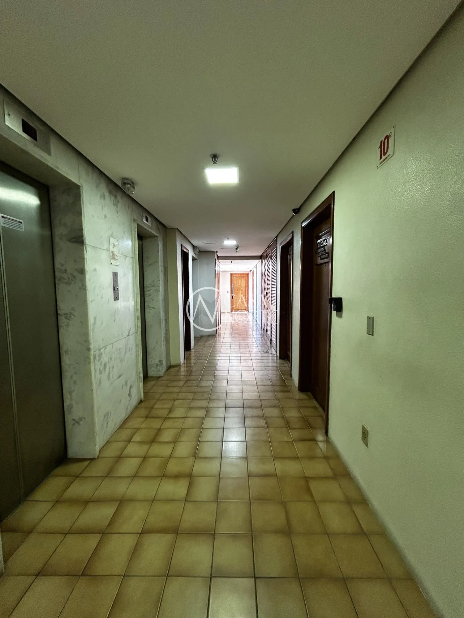 Sala Comercial à venda com 1 quarto, 124m², Rua Chaves Barcelos no bairro Centro Histórico em Porto Alegre