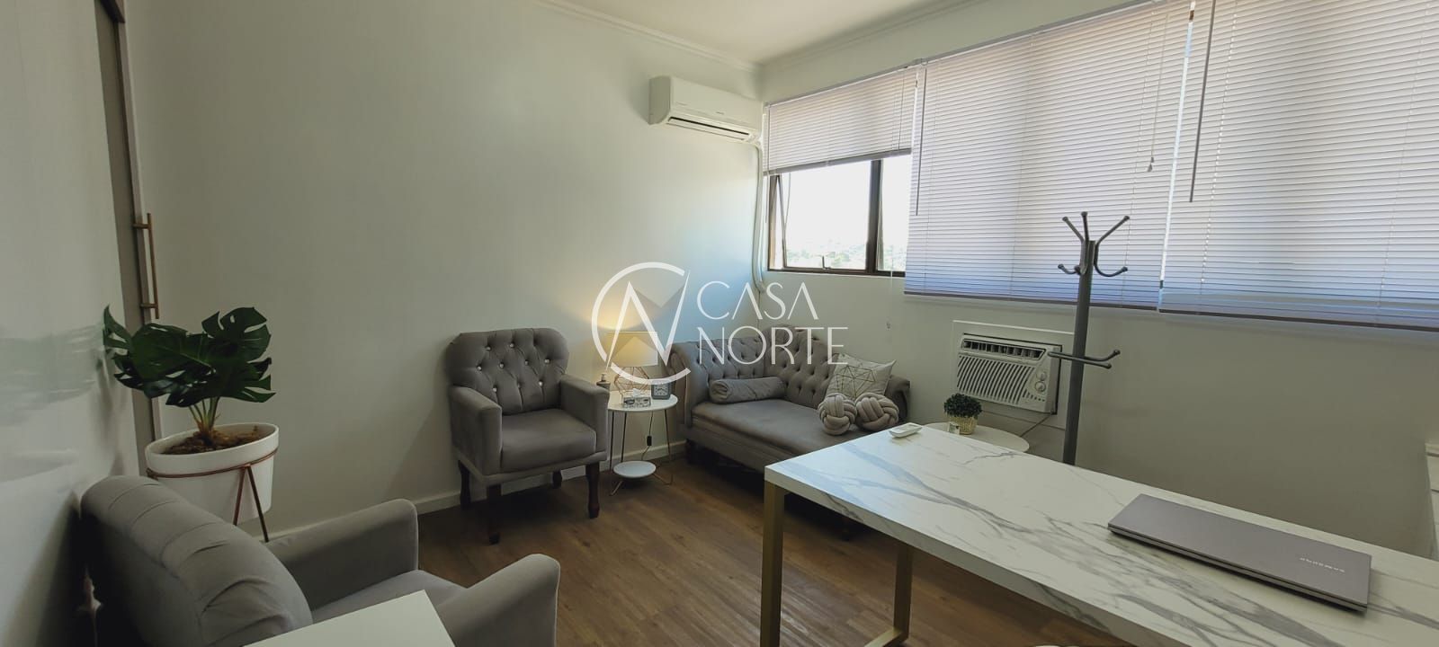 Sala Comercial à venda com 1 quarto, 20m², Avenida da Cavalhada no bairro Cavalhada em Porto Alegre