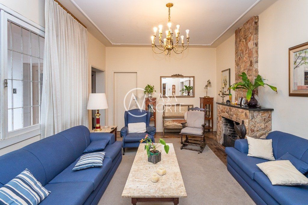 Casa à venda com 3 quartos, 285m², 1 suíte, 3 vagas, Rua Riveira no bairro Petrópolis em Porto Alegre