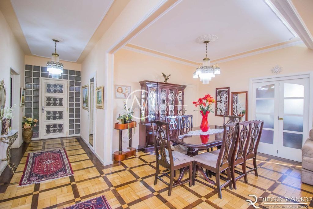 Apartamento à venda com 4 quartos, 207m², 1 suíte, 1 vaga, Rua Ramiro Barcelos no bairro Independência em Porto Alegre