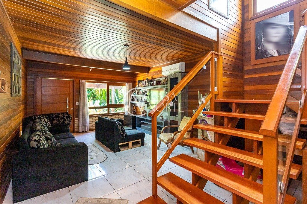 Casa à venda com 5 quartos, 350m², 1 suíte, 4 vagas, Rua Cassino no bairro Ipanema em Porto Alegre