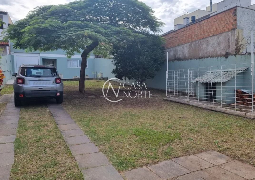 Casa à venda com 3 quartos, 174m², 1 suíte, 3 vagas, Rua Jaguari no bairro Cristal em Porto Alegre