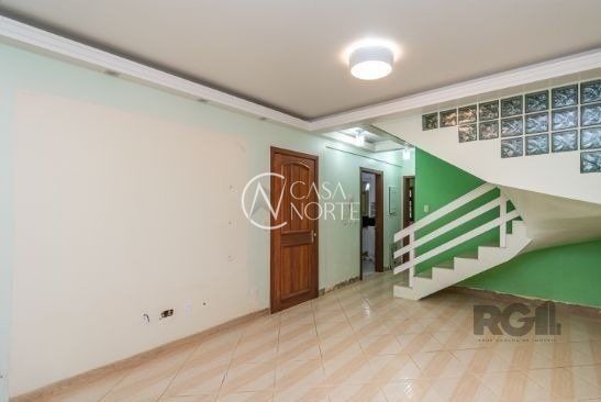 Casa de Condomínio à venda com 3 quartos, 207m², 2 vagas, Avenida Orleaes no bairro Guarujá em Porto Alegre