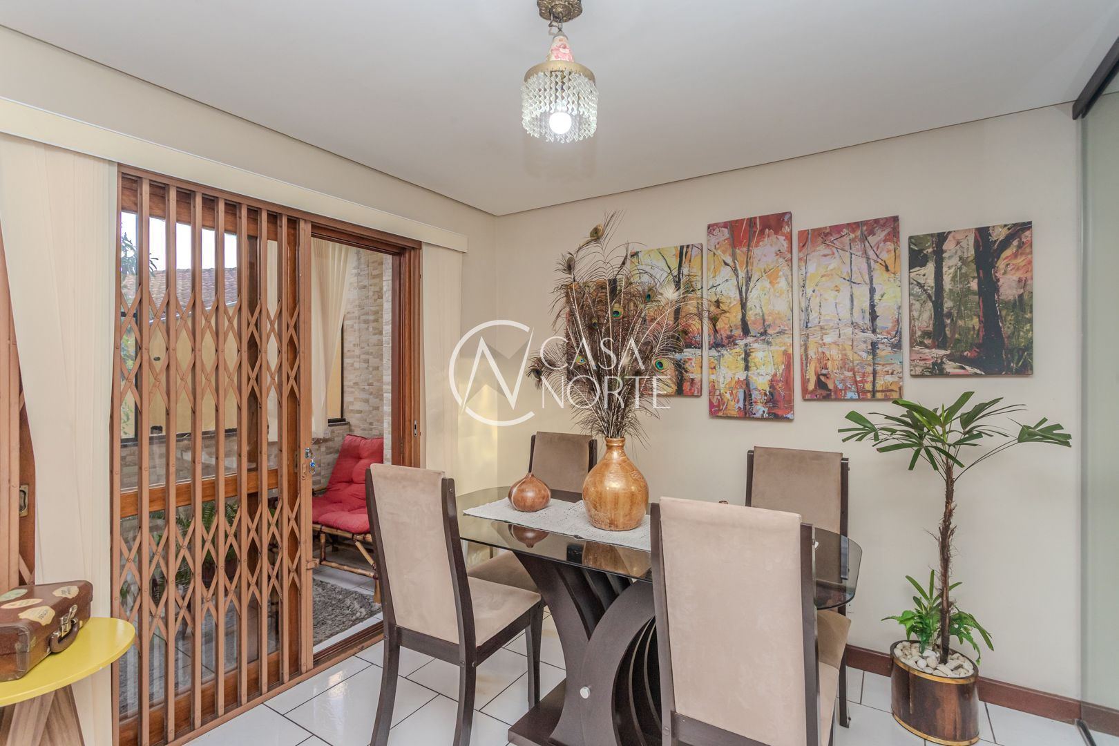 Casa de Condomínio à venda com 3 quartos, 196m², 1 suíte, 3 vagas, Rua Coronel Massot no bairro Tristeza em Porto Alegre