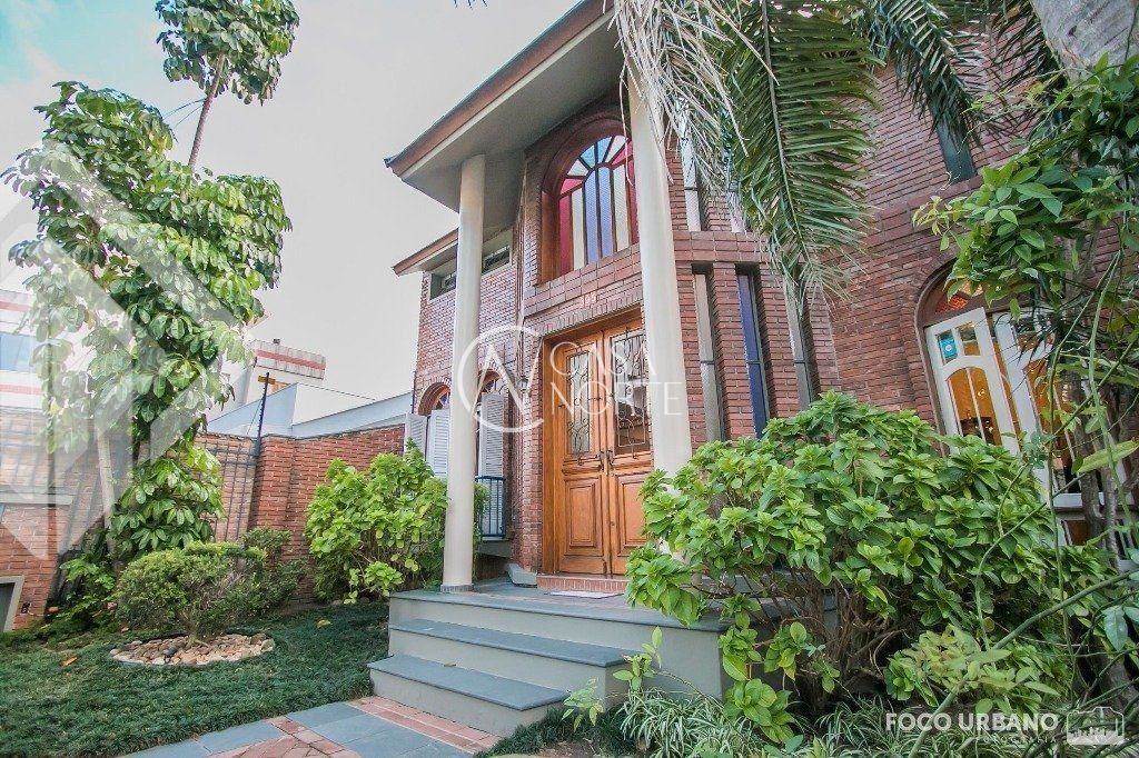 Casa à venda com 3 quartos, 397m², 1 suíte, 4 vagas, Rua Maestro Salvador Campanella no bairro Jardim Itu em Porto Alegre