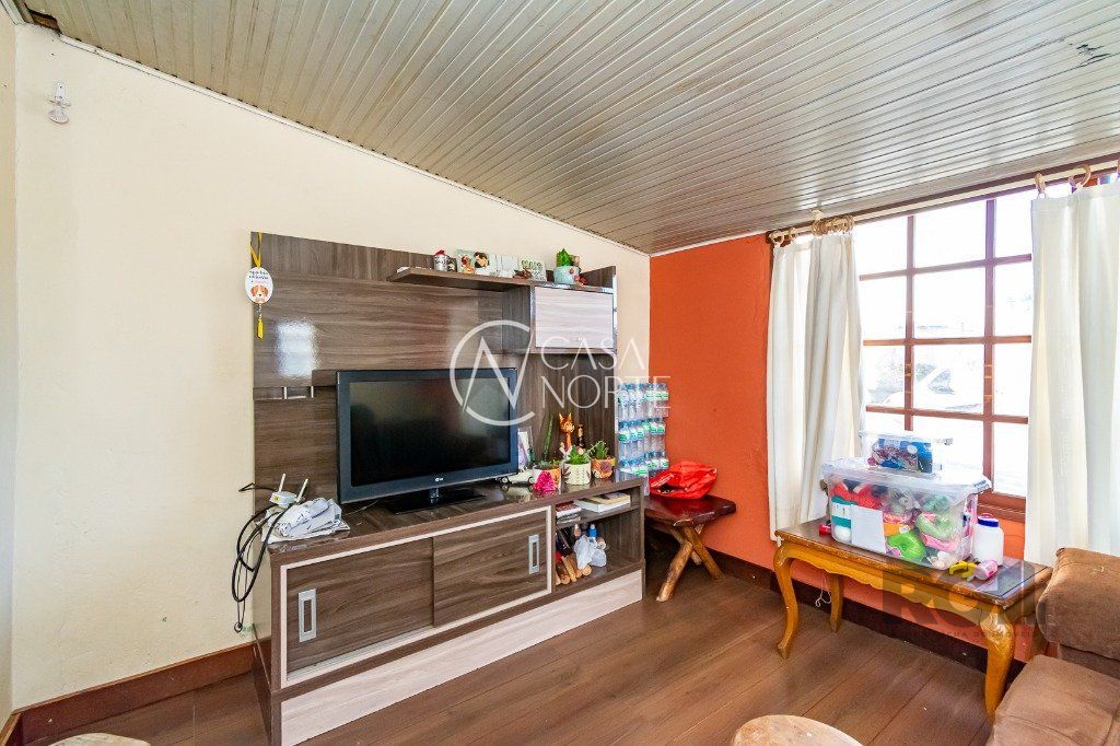 Casa à venda com 3 quartos, 150m², 1 suíte, 2 vagas, Avenida José Gertum no bairro Chácara das Pedras em Porto Alegre