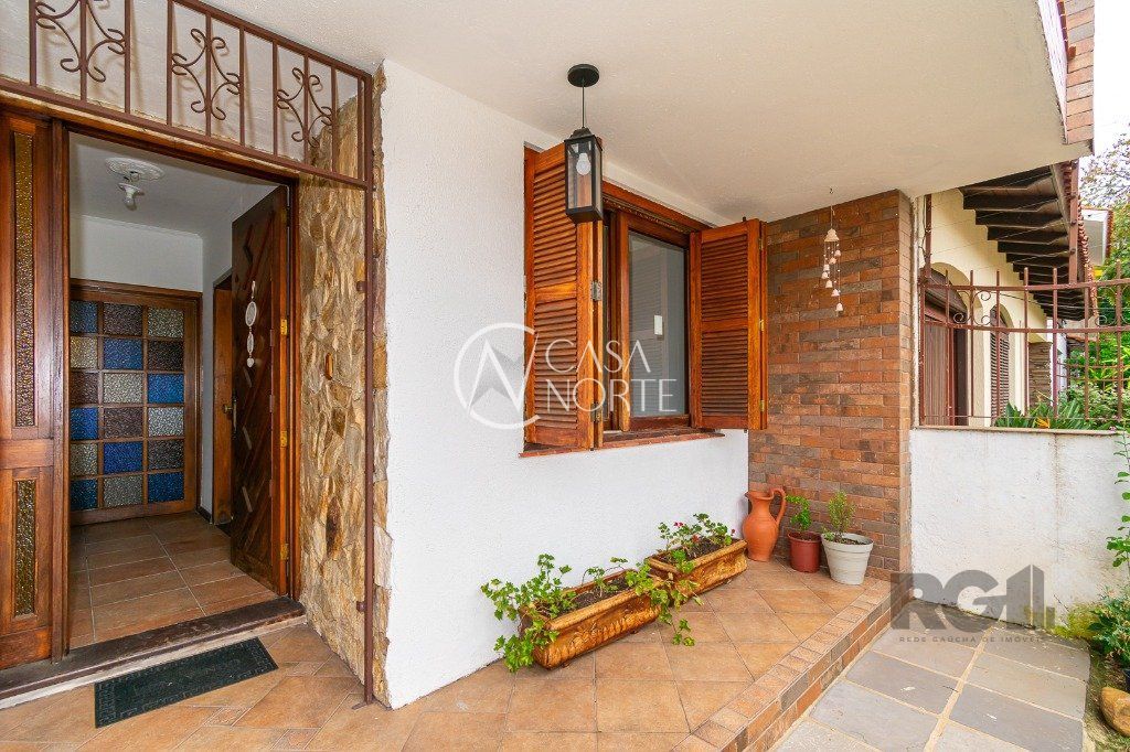 Casa à venda com 6 quartos, 388m², 1 suíte, 3 vagas, Rua Professor Leopoldo Tietbohl no bairro Jardim Itu em Porto Alegre