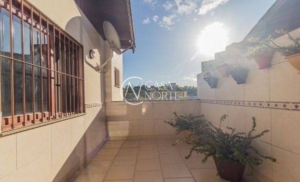 Casa de Condomínio à venda com 3 quartos, 196m², 1 suíte, 3 vagas, Rua Coronel Massot no bairro Cristal em Porto Alegre