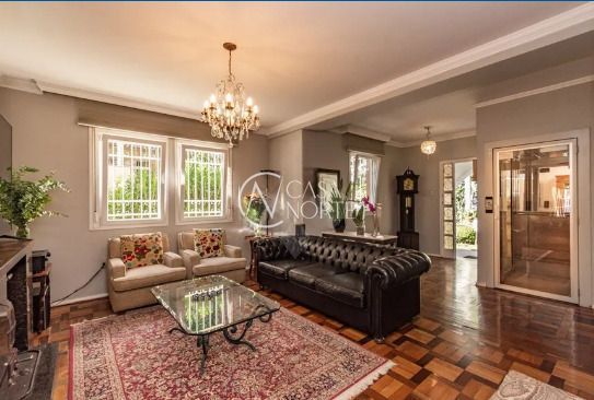 Casa à venda com 4 quartos, 277m², 1 suíte, 4 vagas, Rua Dário Pederneiras no bairro Petrópolis em Porto Alegre