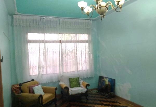 Casa à venda com 5 quartos, 253m², 2 vagas, Rua Tobias Barreto no bairro Partenon em Porto Alegre