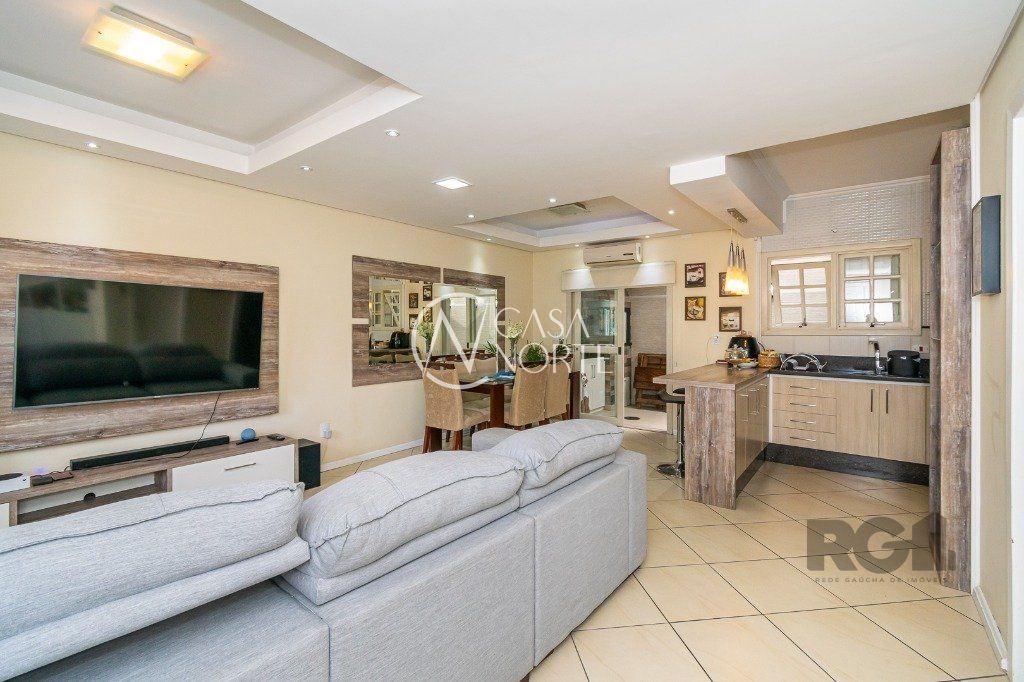 Casa à venda com 3 quartos, 91m², 1 suíte, 1 vaga, Rua Doutor João Cesar Krieger no bairro Sarandi em Porto Alegre