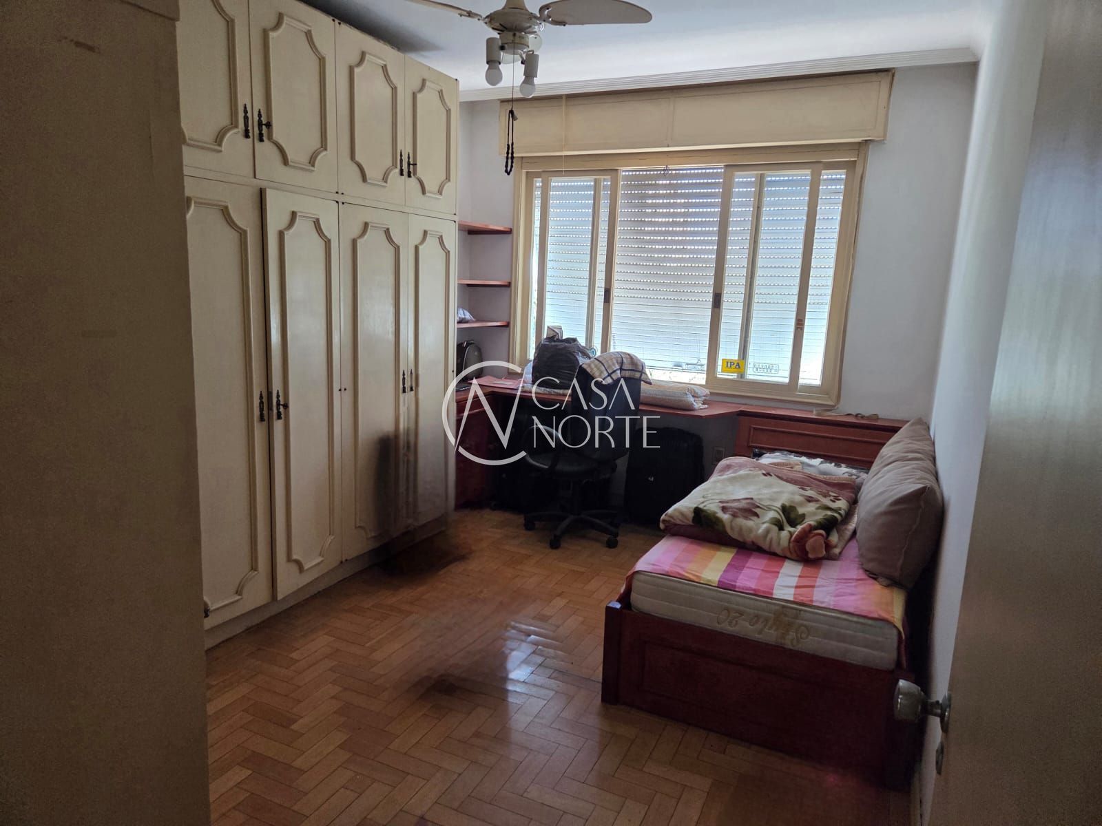 Apartamento à venda com 4 quartos, 132m², 1 vaga, Rua Dona Laura no bairro Rio Branco em Porto Alegre